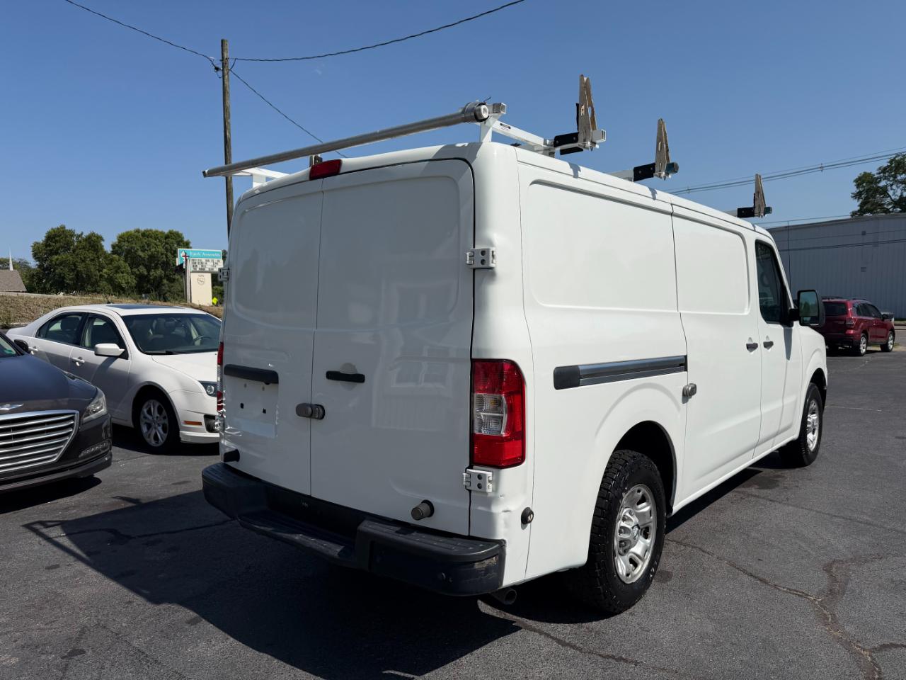 Nissan NV Cargo NV2500 HD Standard Roof V6 SV 2016