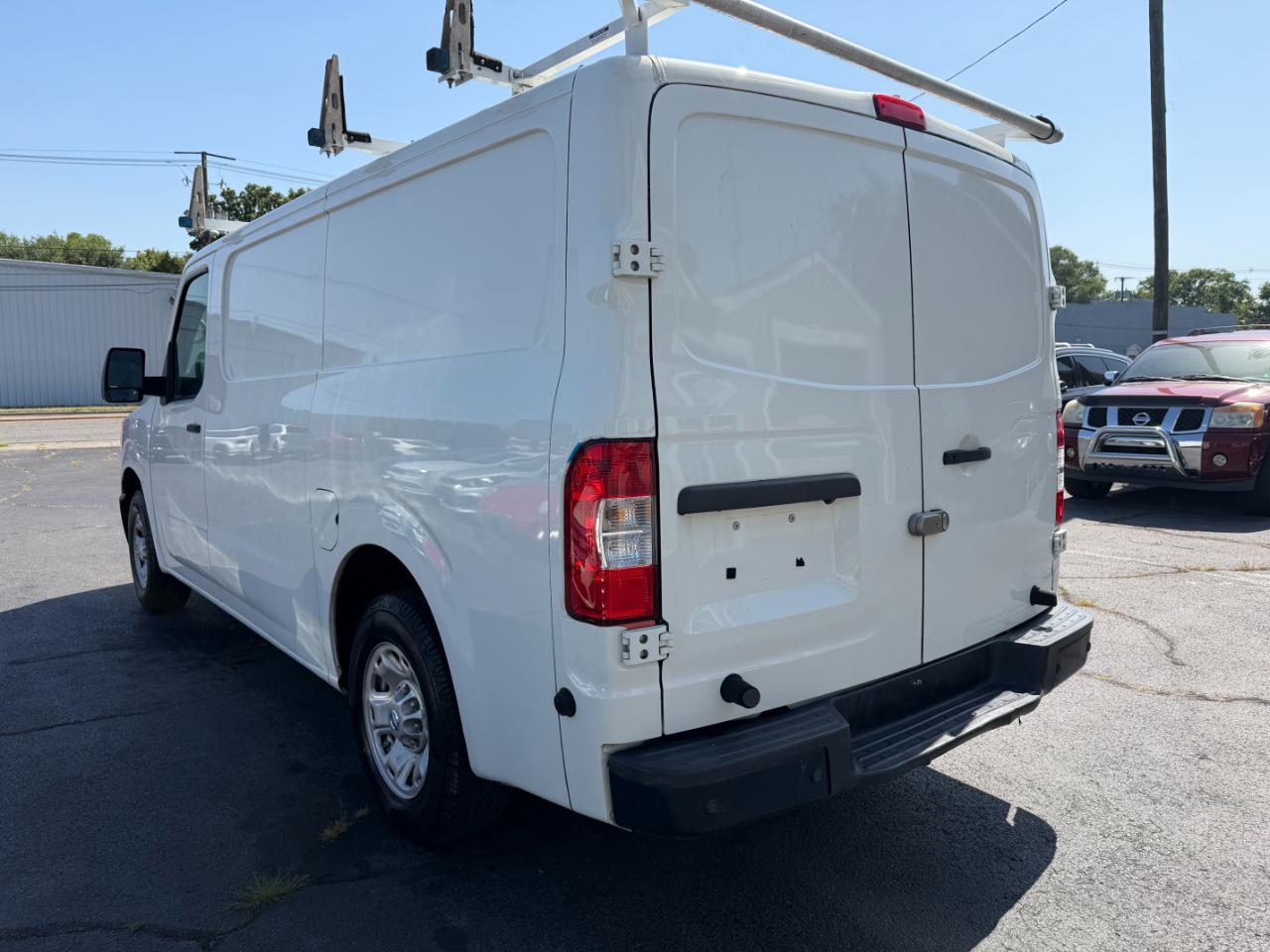 Nissan NV Cargo NV2500 HD Standard Roof V6 SV 2016
