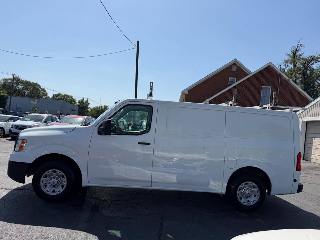 Nissan NV Cargo NV2500 HD Standard Roof V6 SV 2016