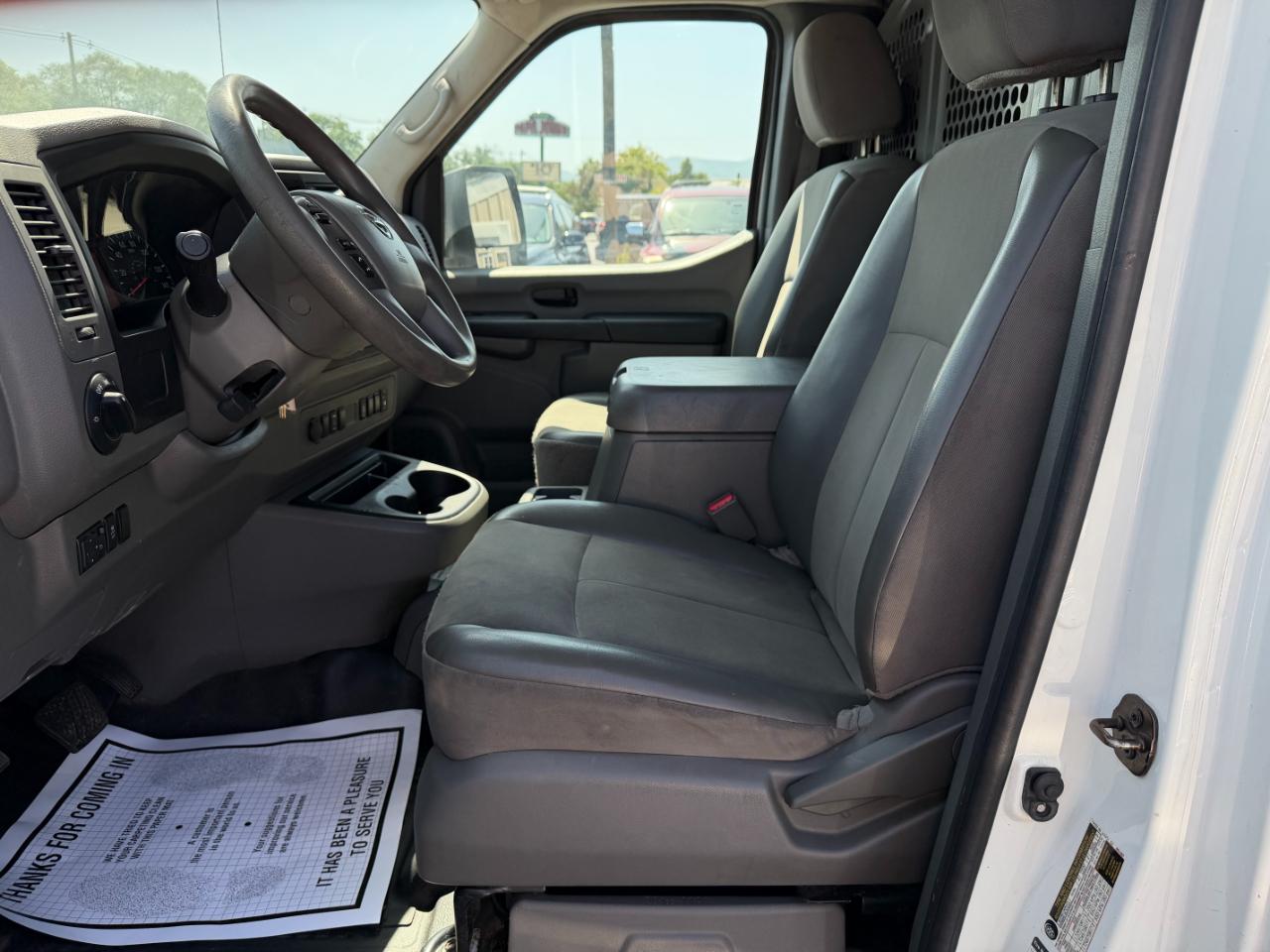 Nissan NV Cargo NV2500 HD Standard Roof V6 SV 2016
