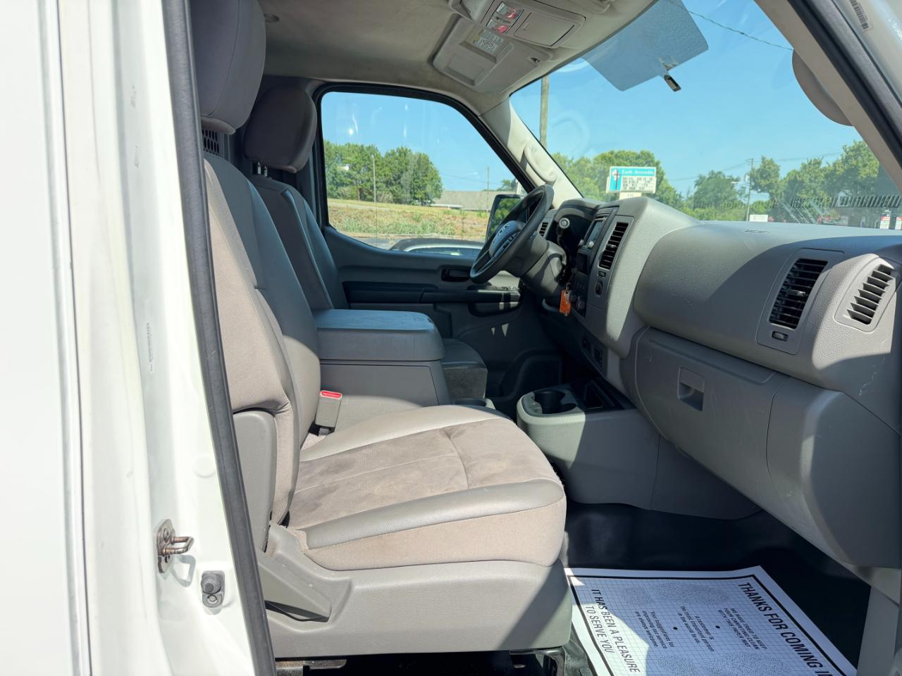 Nissan NV Cargo NV2500 HD Standard Roof V6 SV 2016