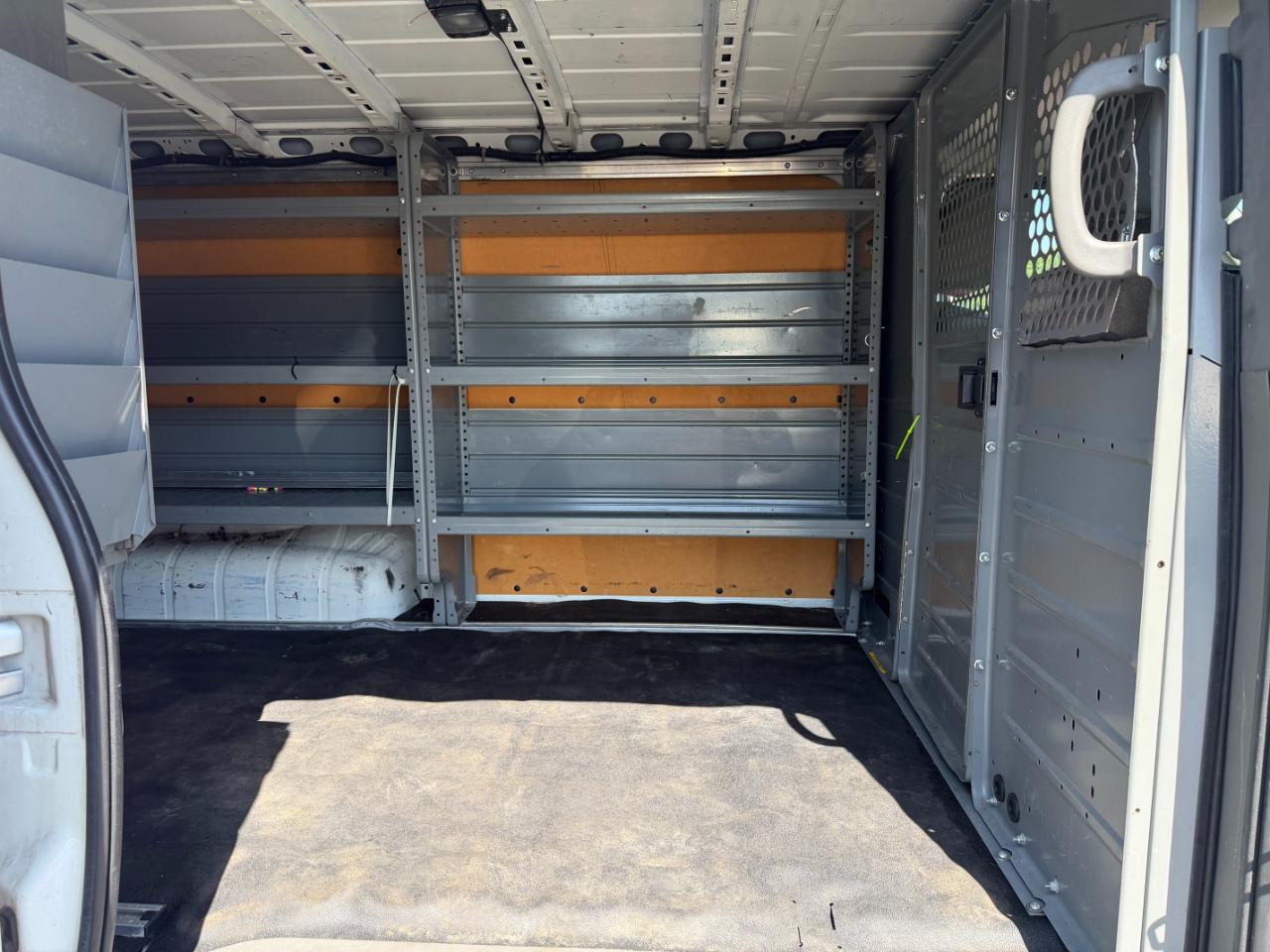 Nissan NV Cargo NV2500 HD Standard Roof V6 SV 2016
