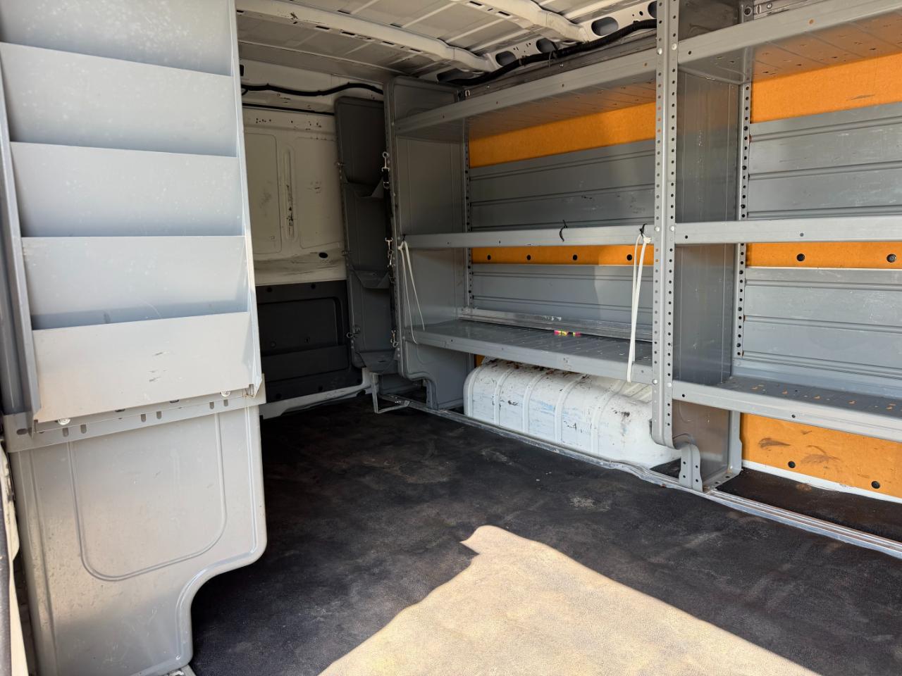 Nissan NV Cargo NV2500 HD Standard Roof V6 SV 2016