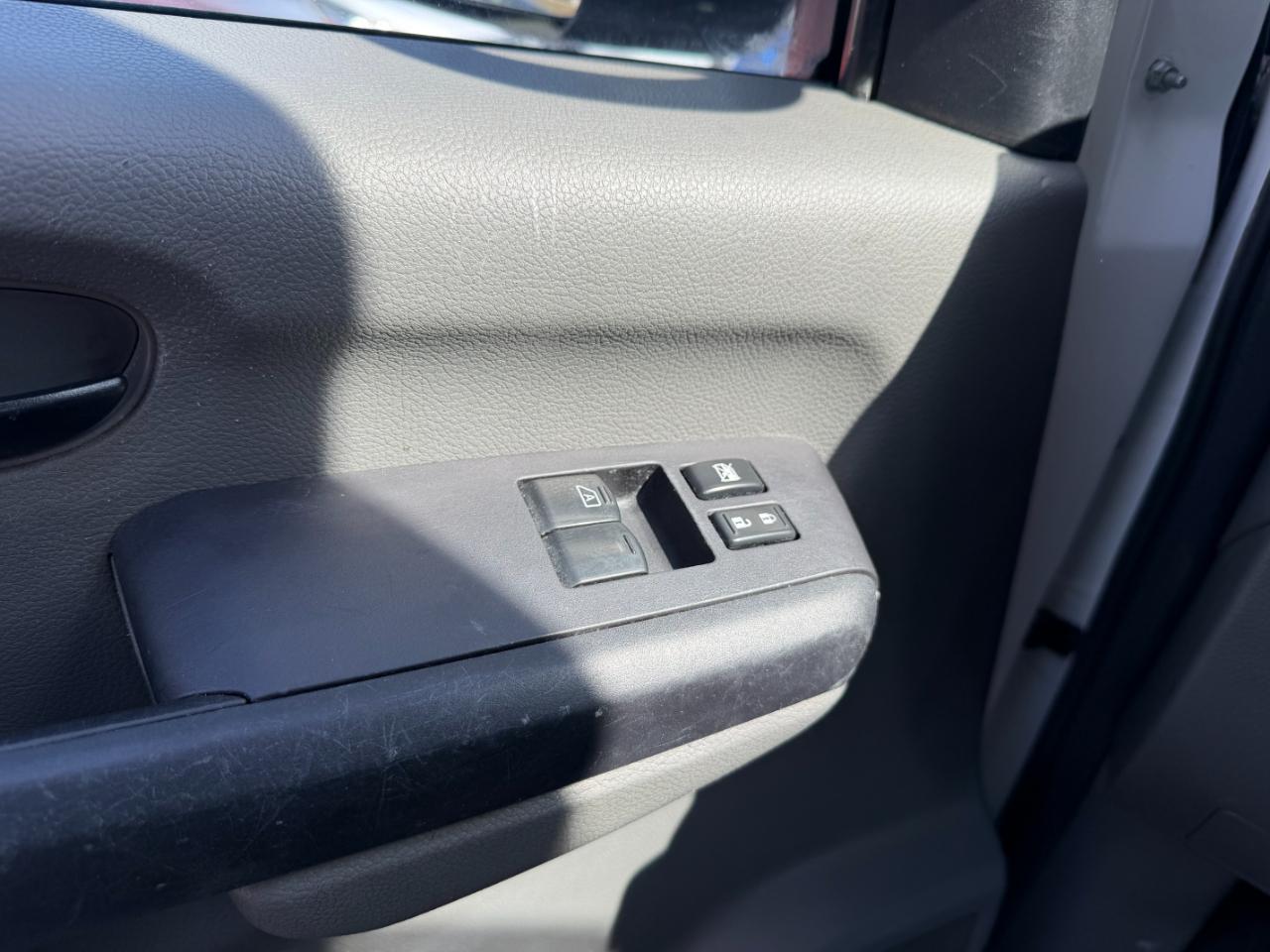 Nissan NV Cargo NV2500 HD Standard Roof V6 SV 2016