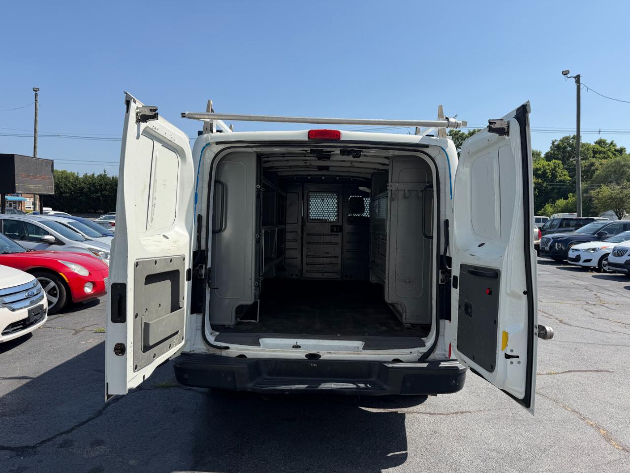 Nissan NV Cargo NV2500 HD Standard Roof V6 SV 2016