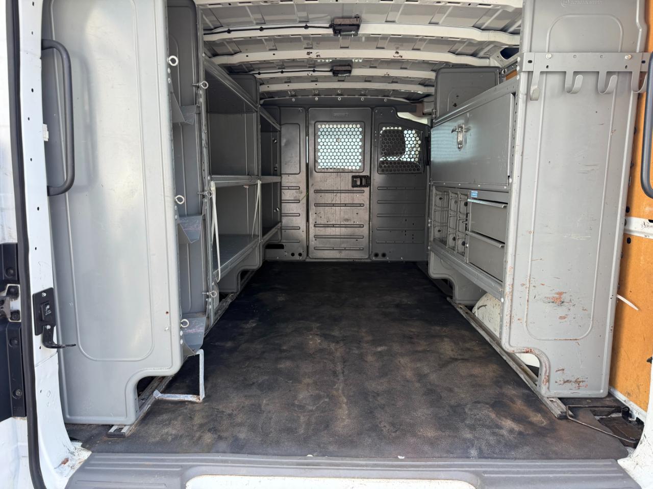 Nissan NV Cargo NV2500 HD Standard Roof V6 SV 2016