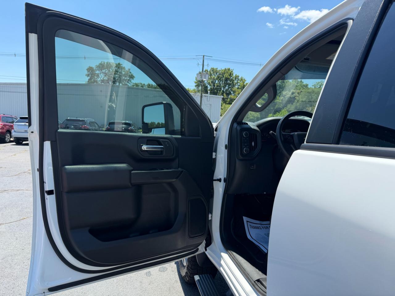 Chevrolet Silverado 2500HD Custom Crew Cab Short Box 4WD 2023