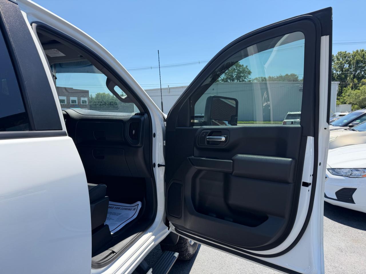 Chevrolet Silverado 2500HD Custom Crew Cab Short Box 4WD 2023