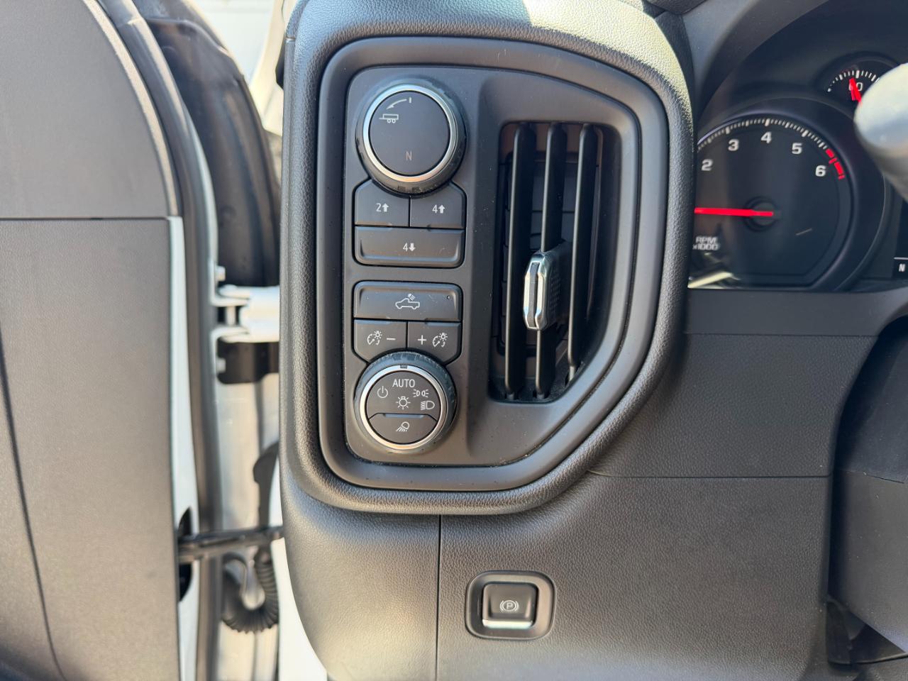 Chevrolet Silverado 2500HD Custom Crew Cab Short Box 4WD 2023