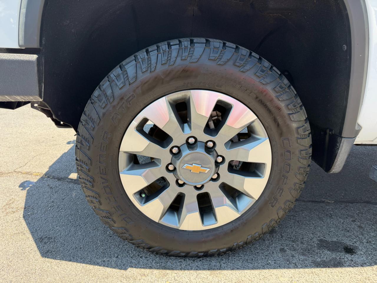 Chevrolet Silverado 2500HD Custom Crew Cab Short Box 4WD 2023