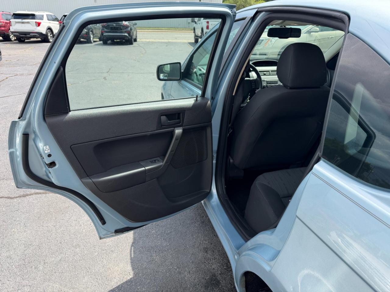 Ford Focus SE Sedan 2009