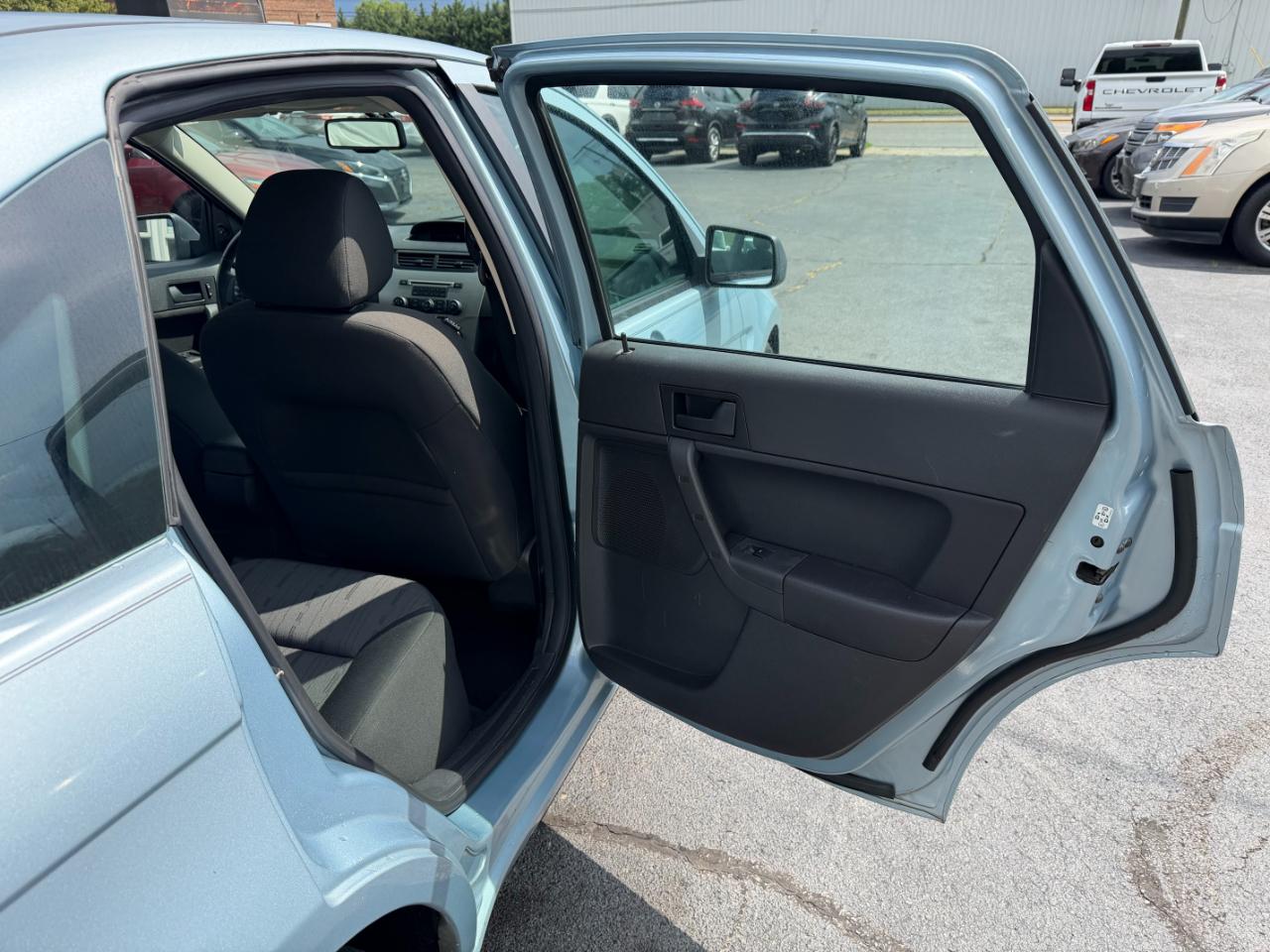 Ford Focus SE Sedan 2009