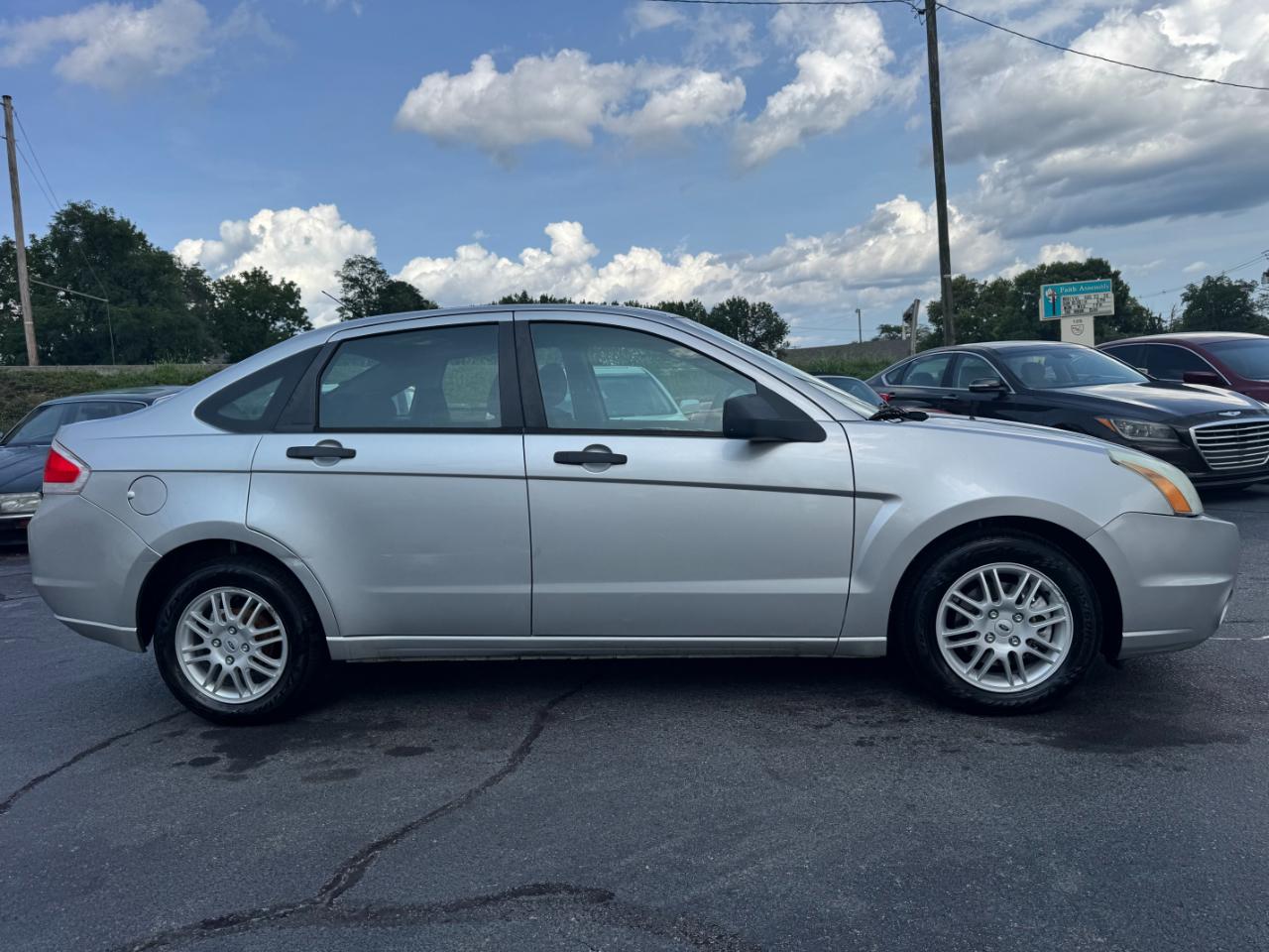 Ford Focus SE Sedan 2010