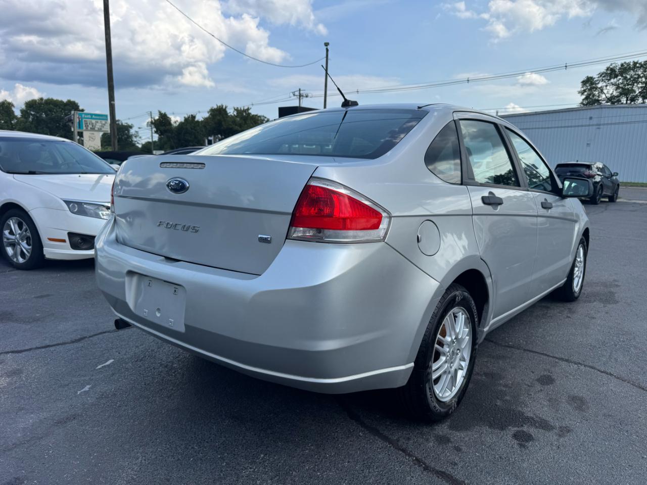 Ford Focus SE Sedan 2010