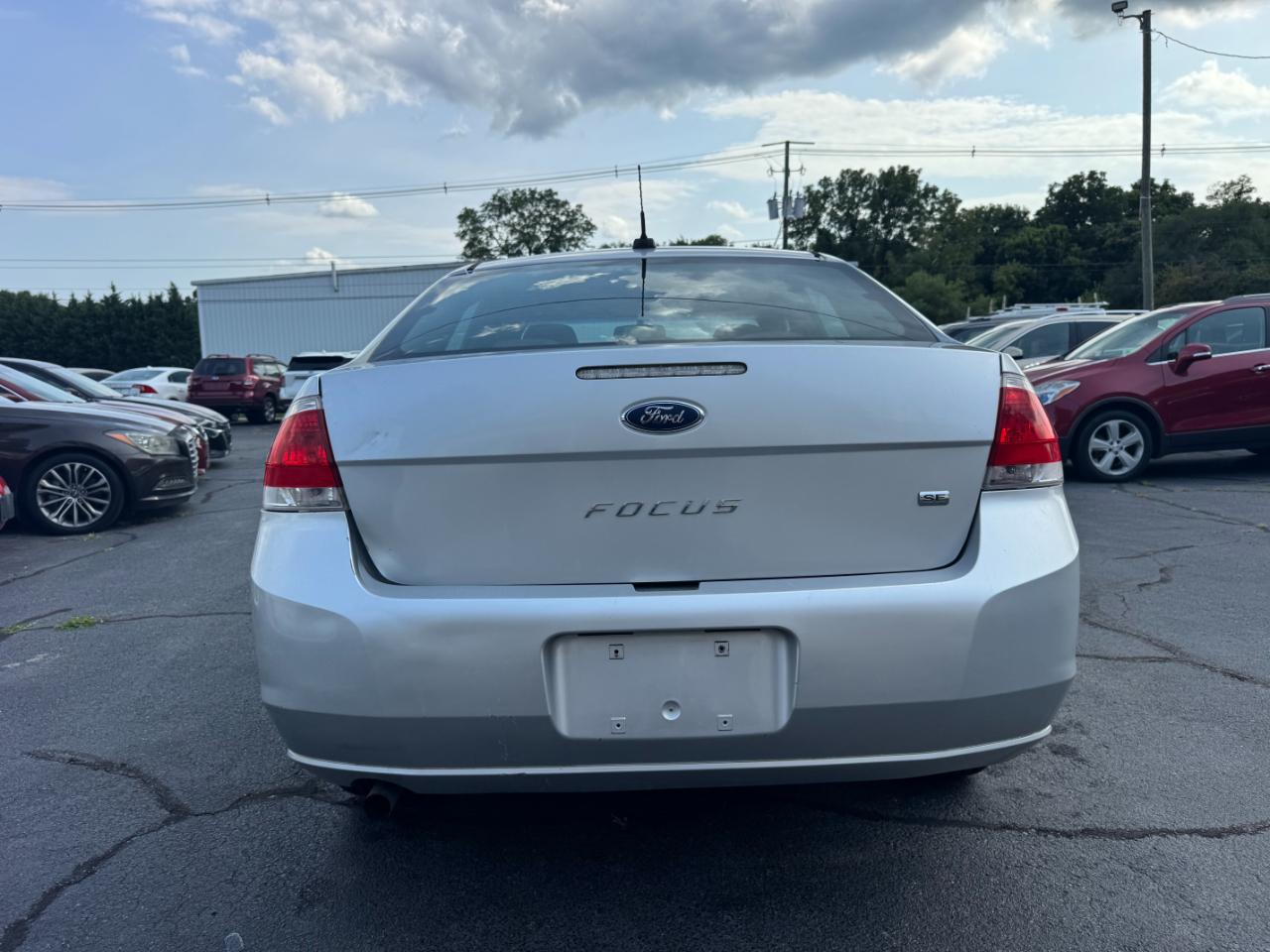 Ford Focus SE Sedan 2010