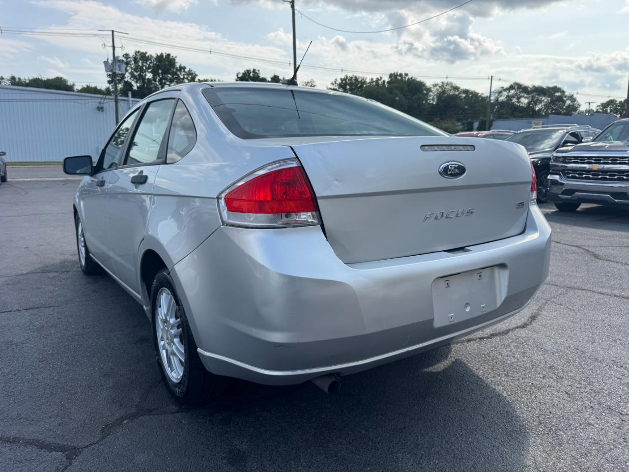 Ford Focus SE Sedan 2010