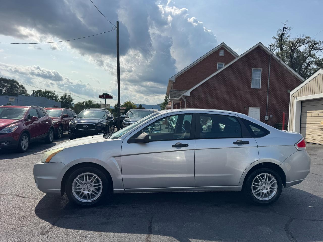 Ford Focus SE Sedan 2010
