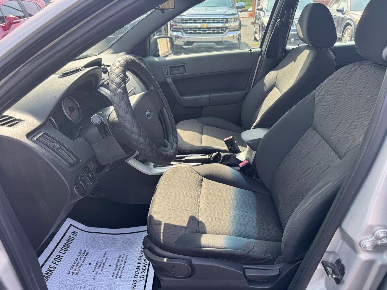 Ford Focus SE Sedan 2010