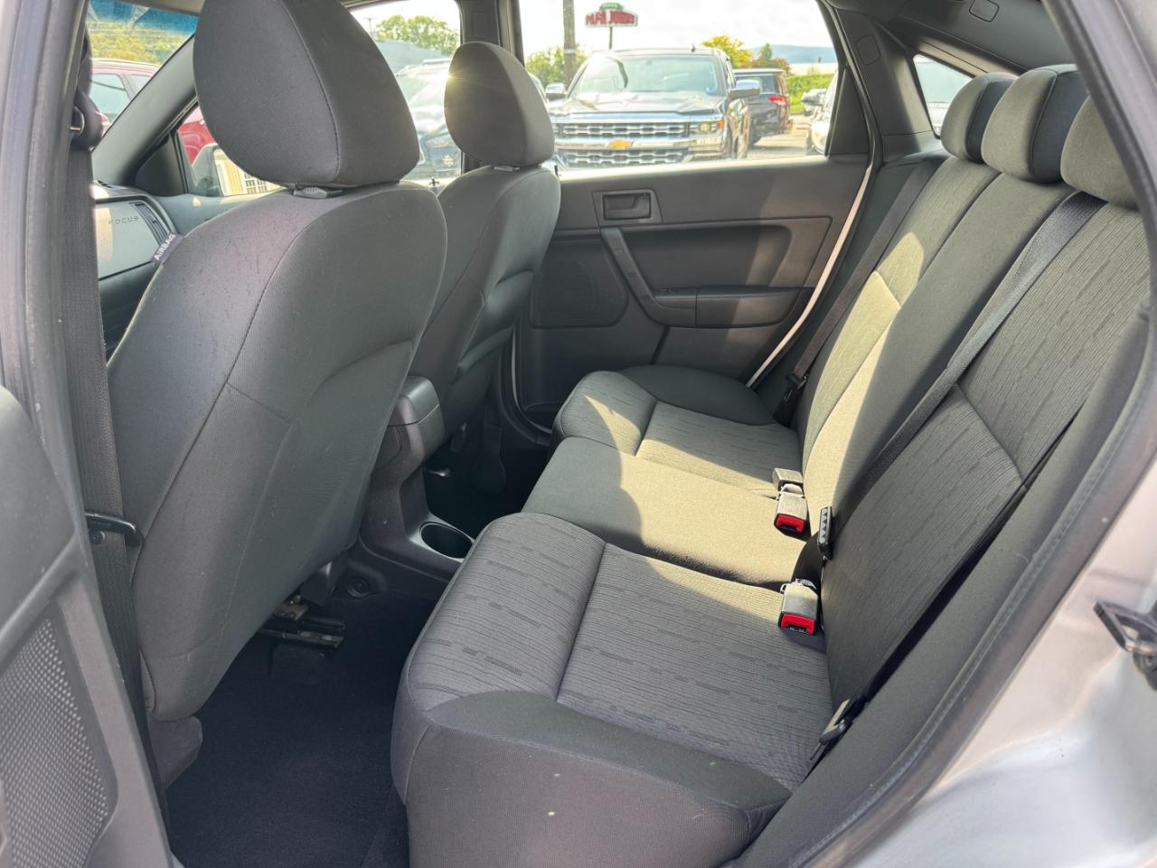 Ford Focus SE Sedan 2010