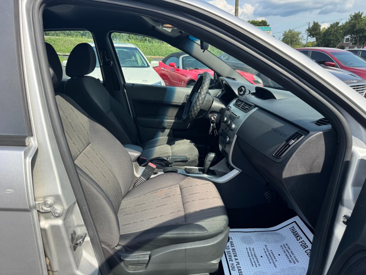 Ford Focus SE Sedan 2010