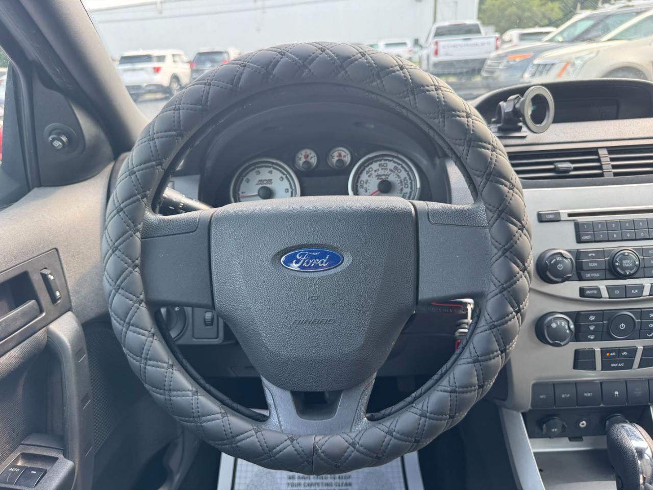 Ford Focus SE Sedan 2010