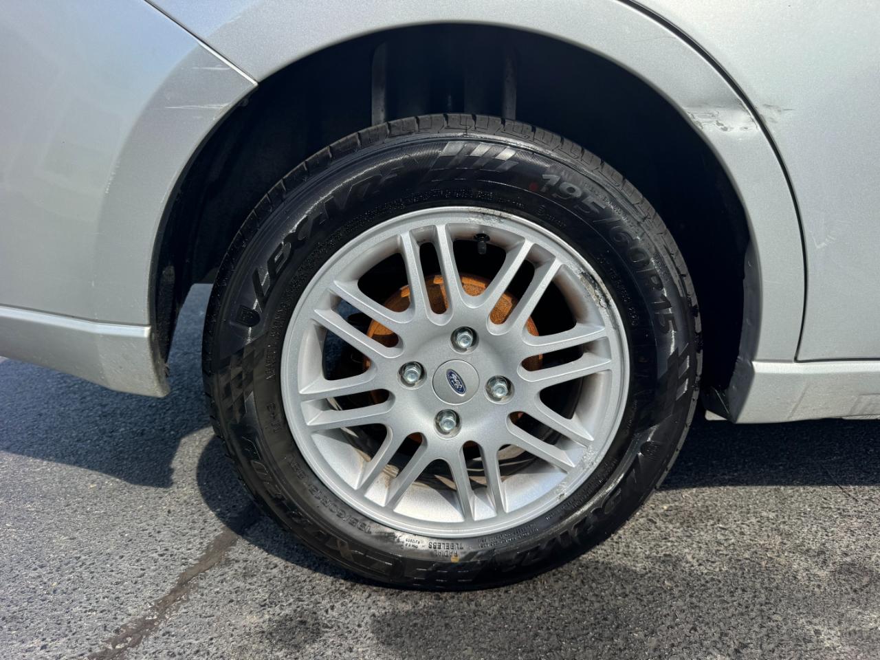Ford Focus SE Sedan 2010