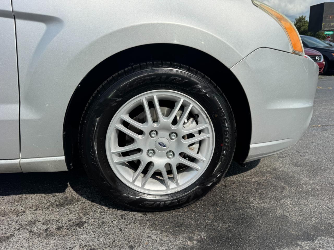 Ford Focus SE Sedan 2010