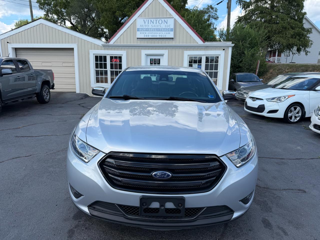 Ford Taurus Limited FWD 2017