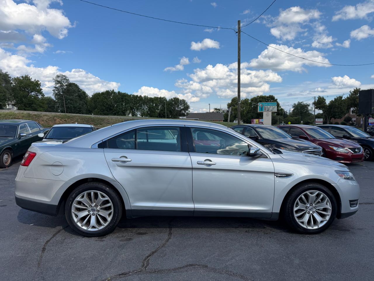 Ford Taurus Limited FWD 2017
