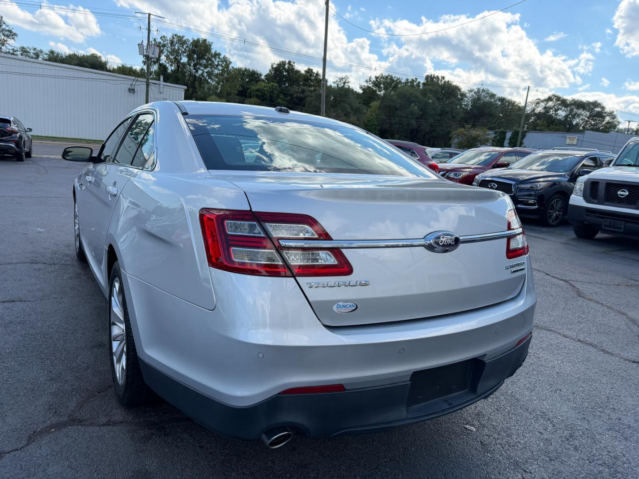 Ford Taurus Limited FWD 2017