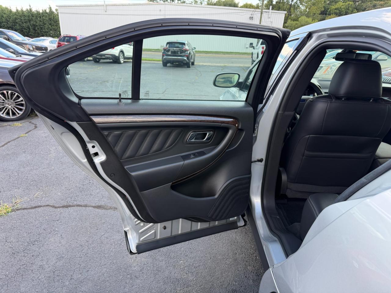 Ford Taurus Limited FWD 2017