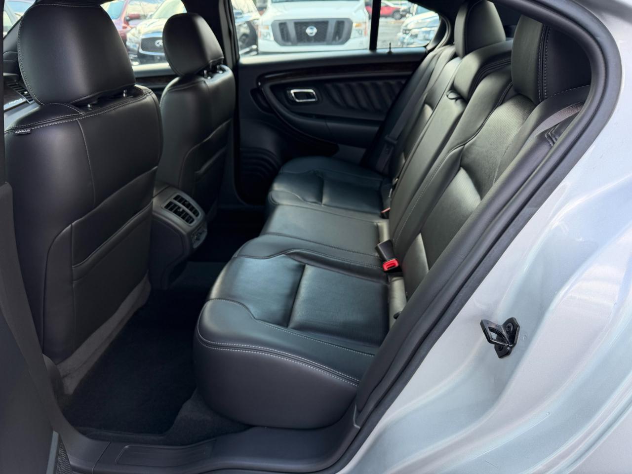 Ford Taurus Limited FWD 2017