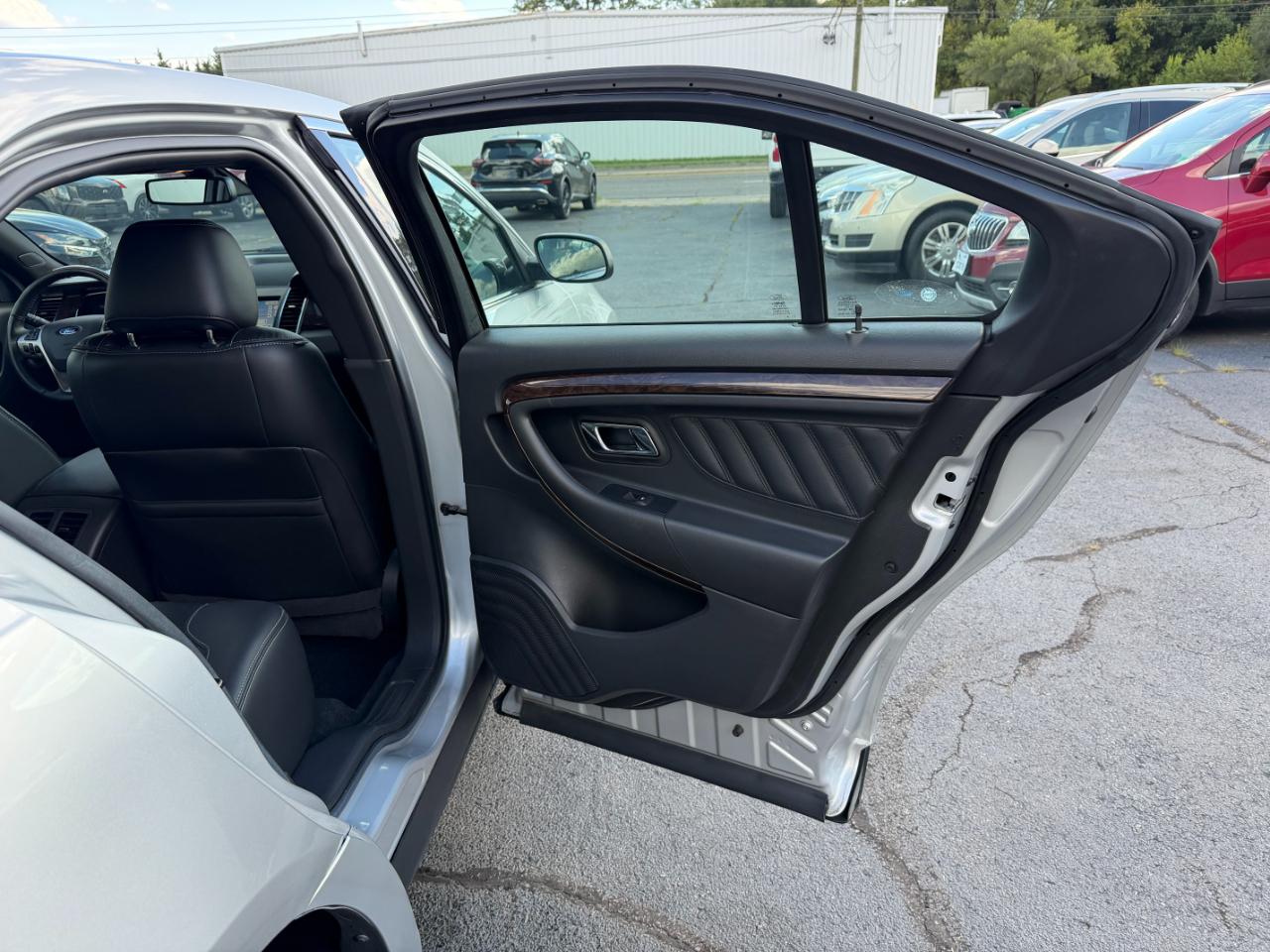Ford Taurus Limited FWD 2017