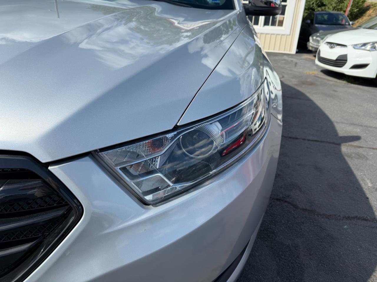 Ford Taurus Limited FWD 2017