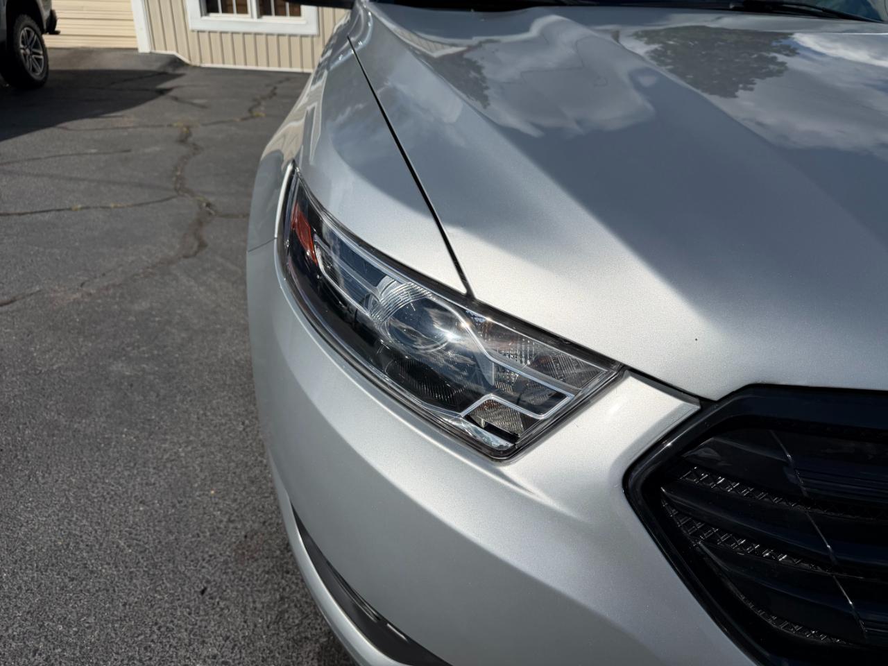Ford Taurus Limited FWD 2017
