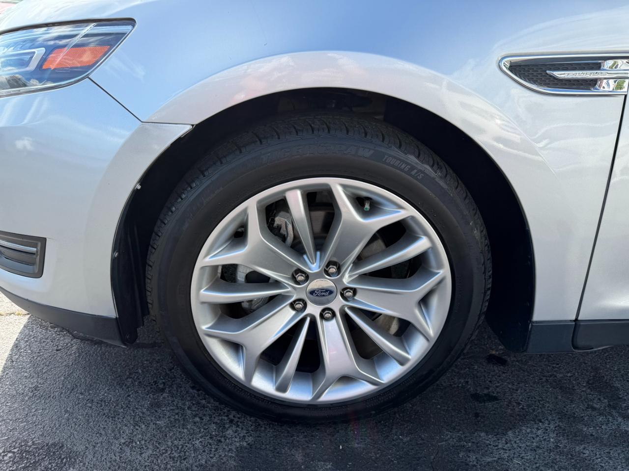 Ford Taurus Limited FWD 2017