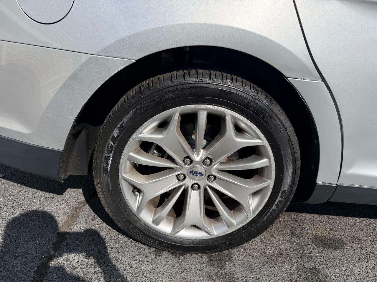 Ford Taurus Limited FWD 2017