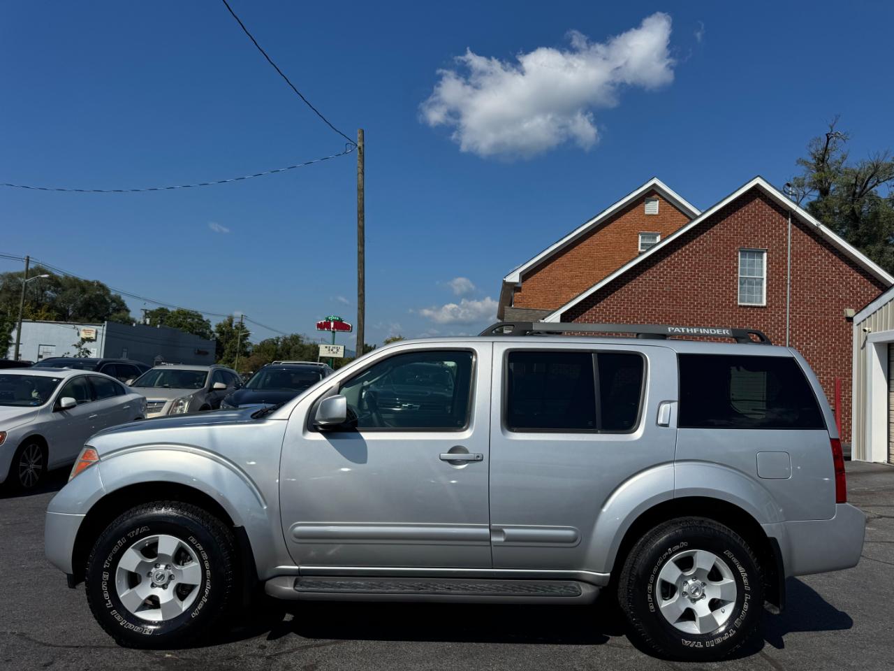 Nissan Pathfinder SE 4WD 2006