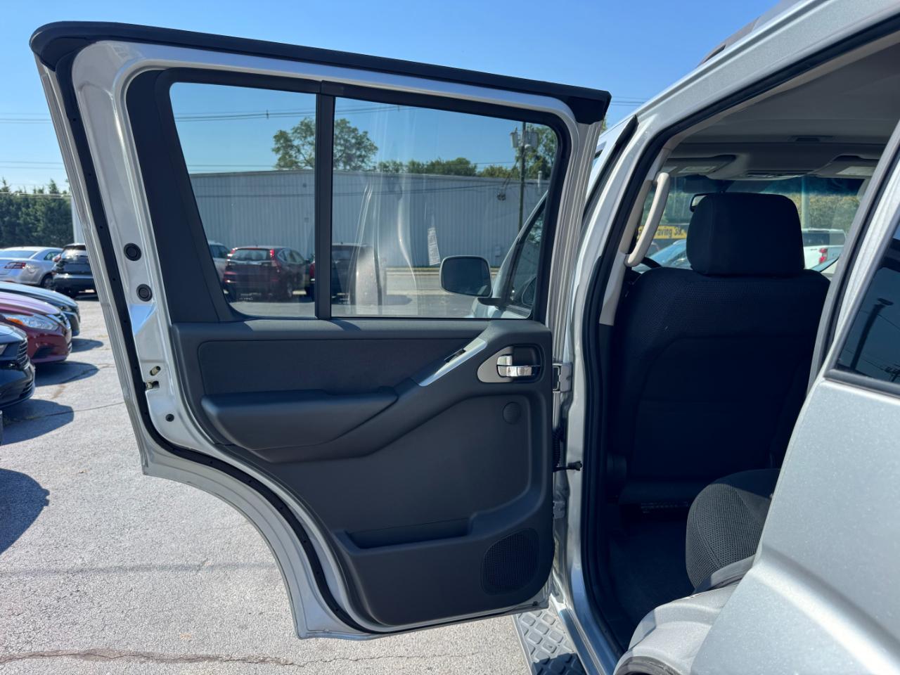 Nissan Pathfinder SE 4WD 2006