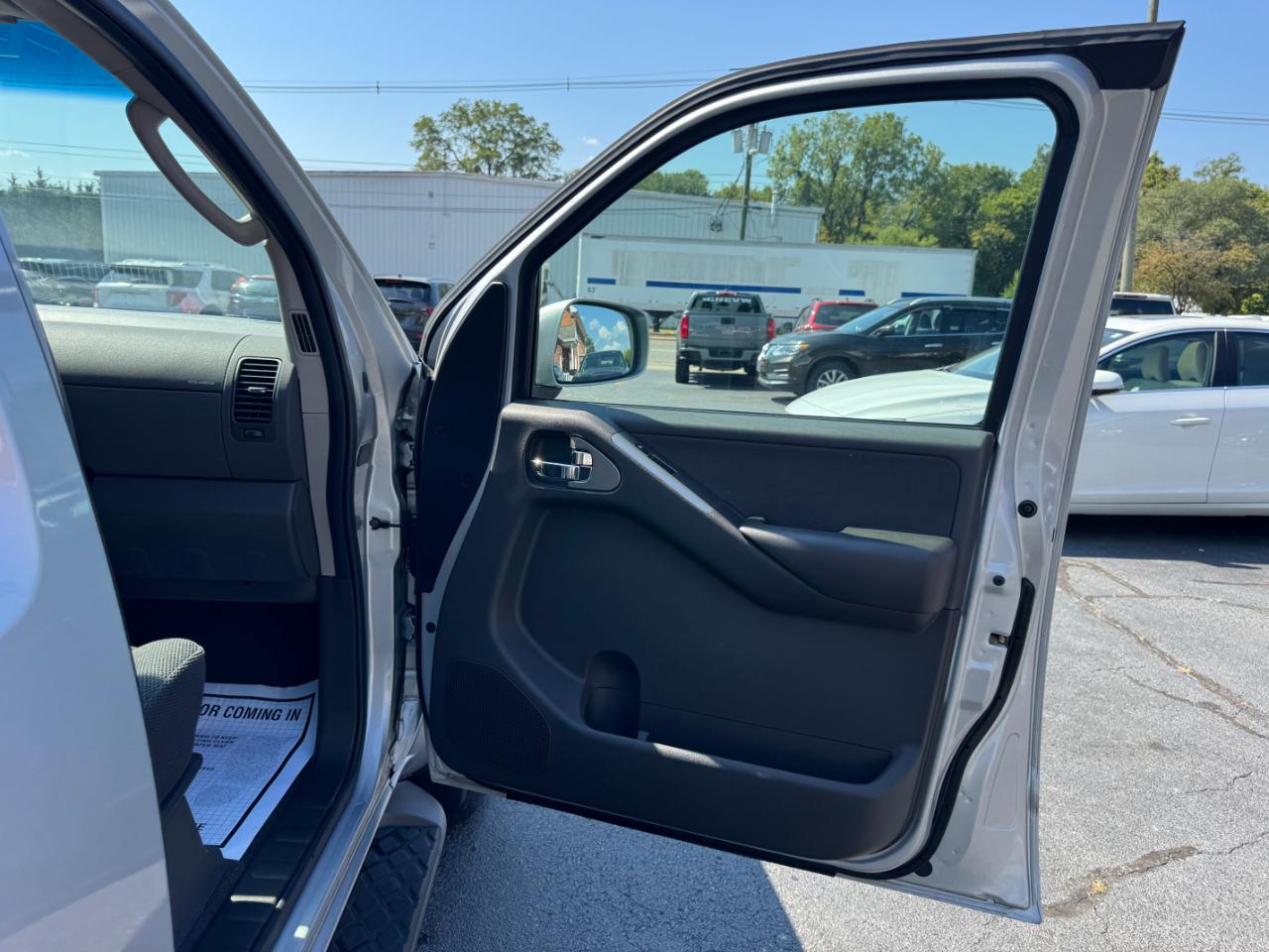 Nissan Pathfinder SE 4WD 2006