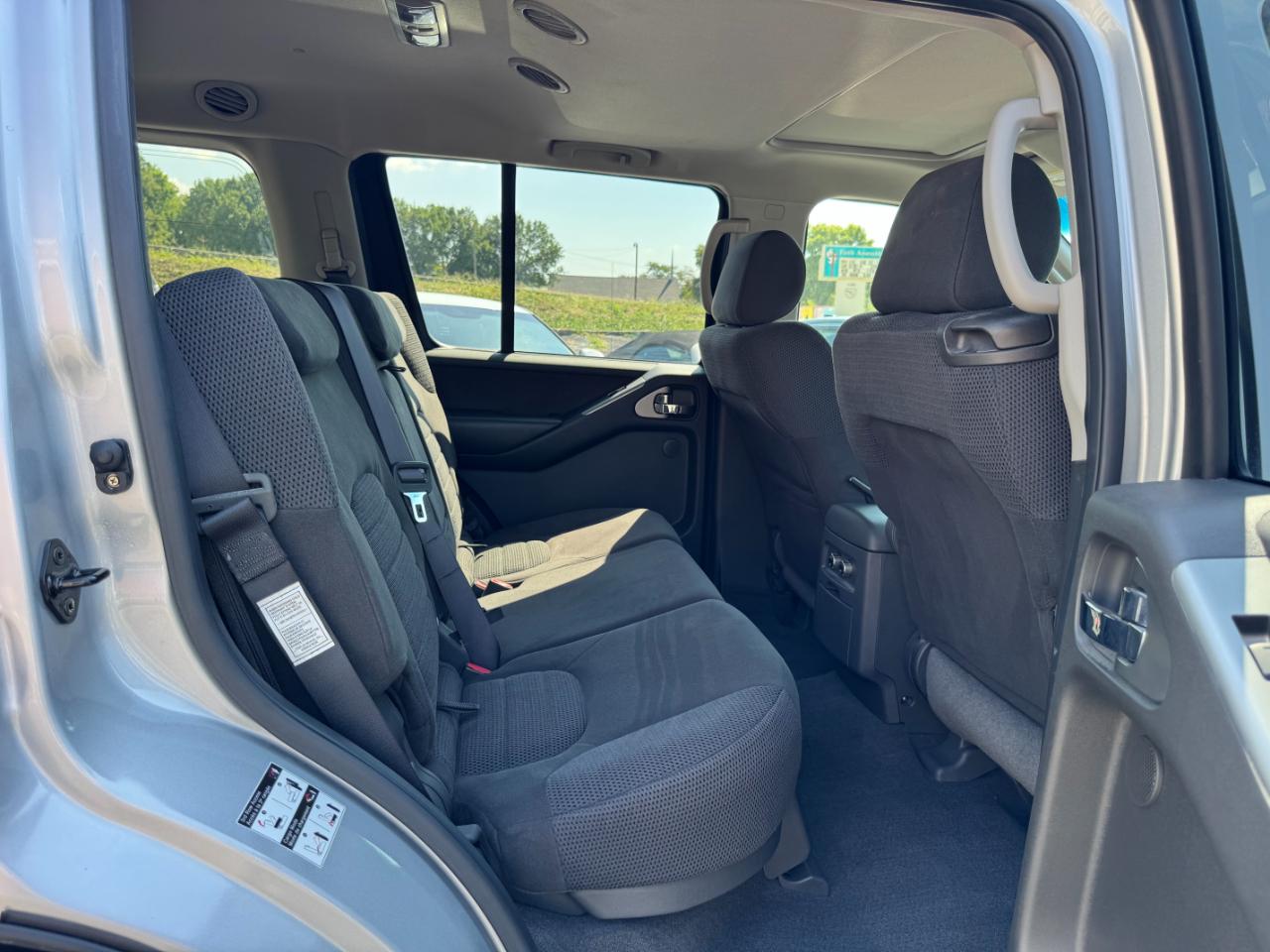 Nissan Pathfinder SE 4WD 2006