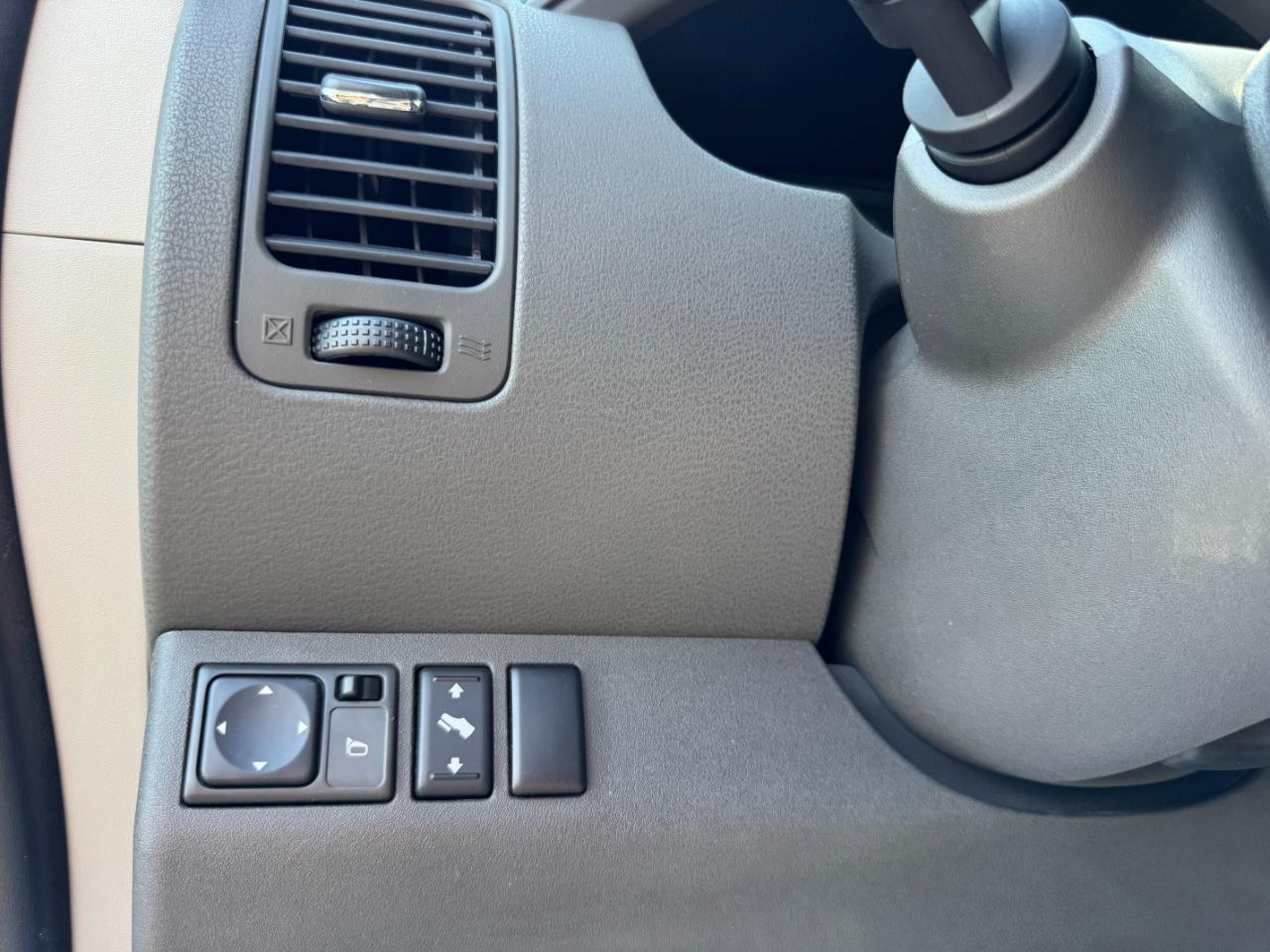 Nissan Pathfinder SE 4WD 2006