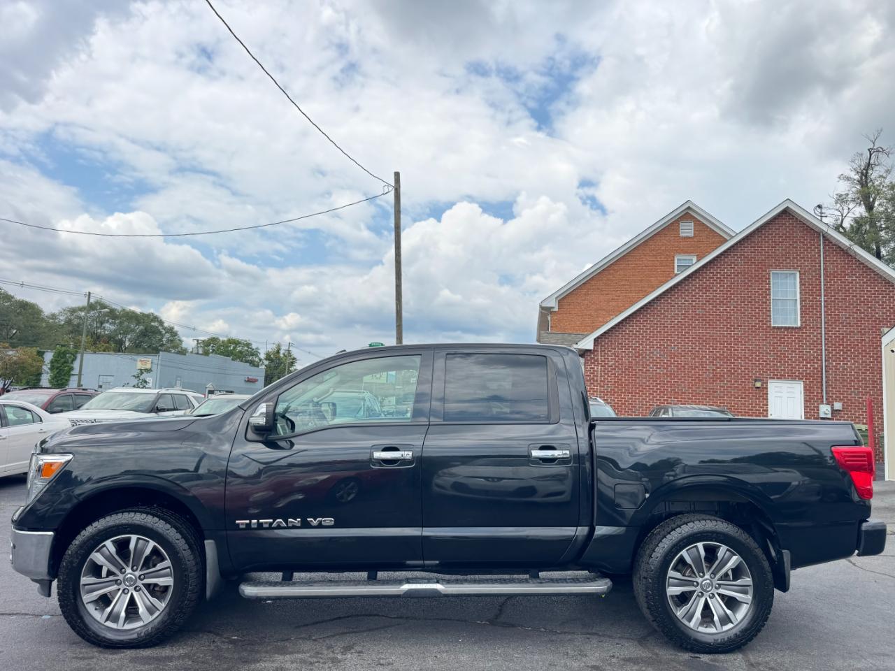 Nissan Titan SL Crew Cab 4WD 2019