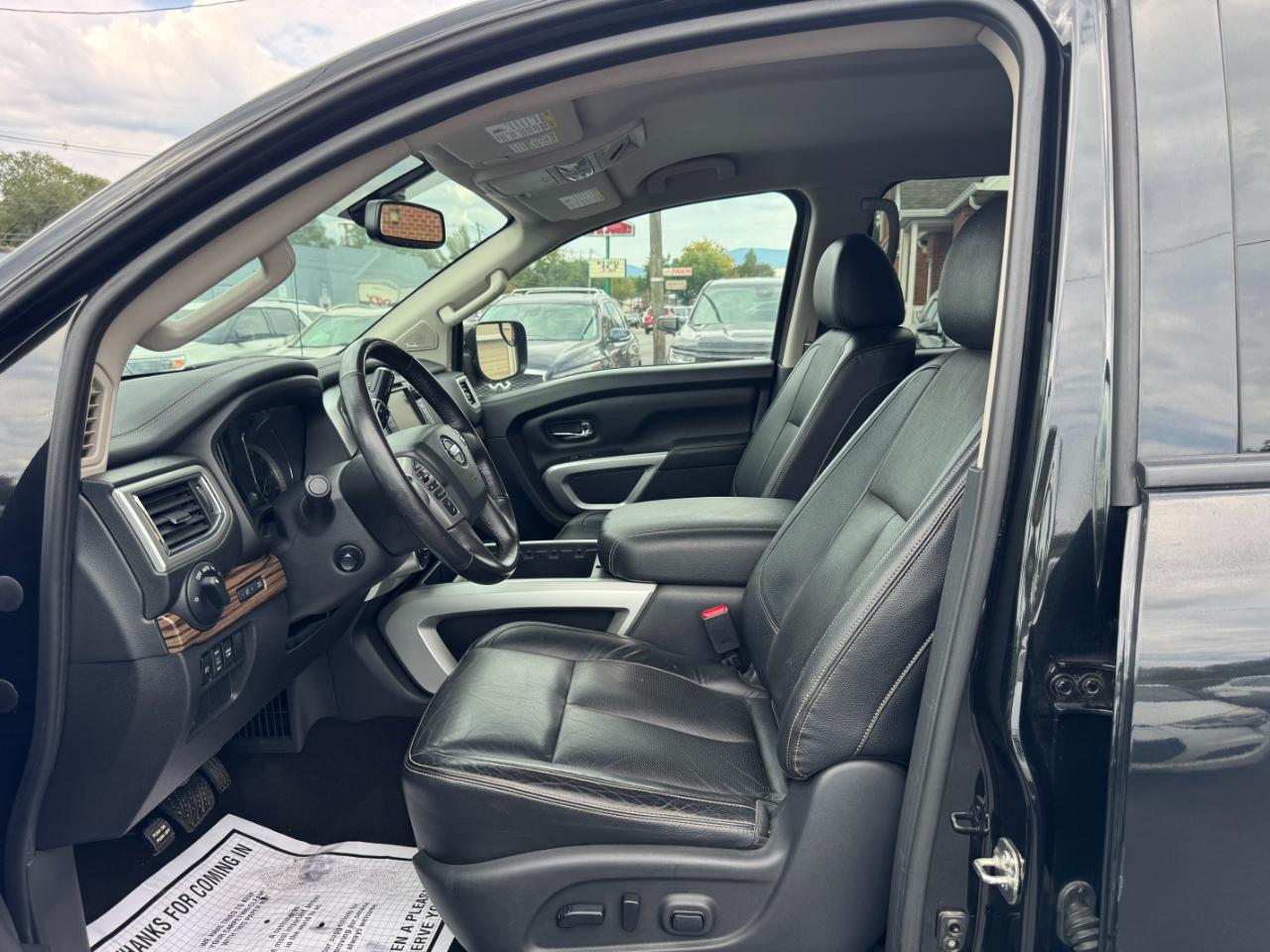 Nissan Titan SL Crew Cab 4WD 2019