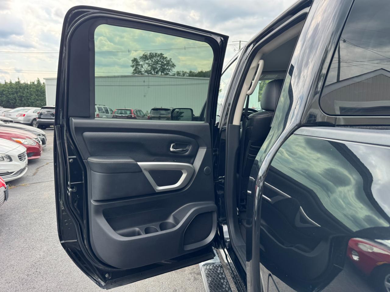 Nissan Titan SL Crew Cab 4WD 2019