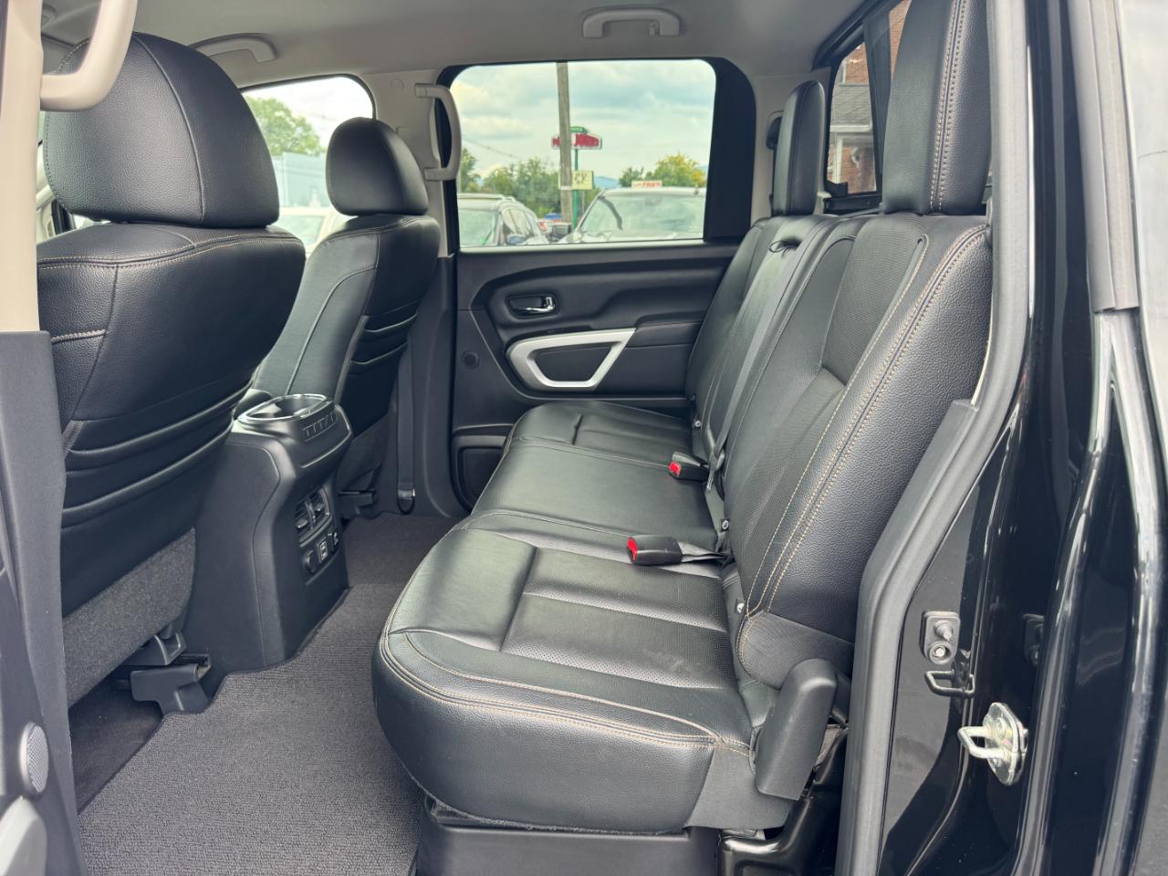 Nissan Titan SL Crew Cab 4WD 2019