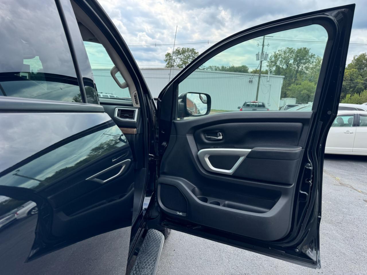 Nissan Titan SL Crew Cab 4WD 2019