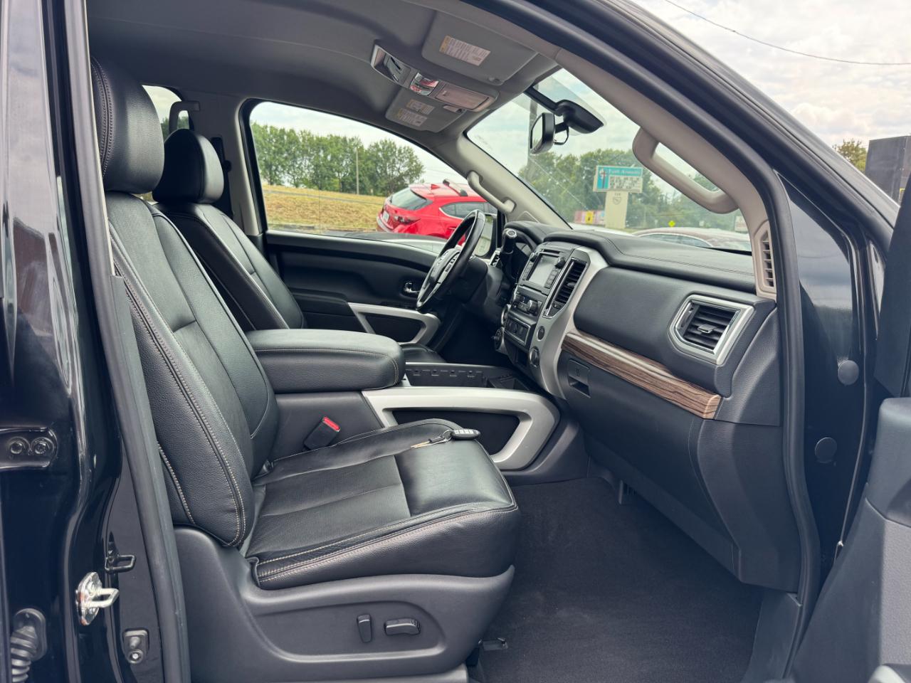 Nissan Titan SL Crew Cab 4WD 2019