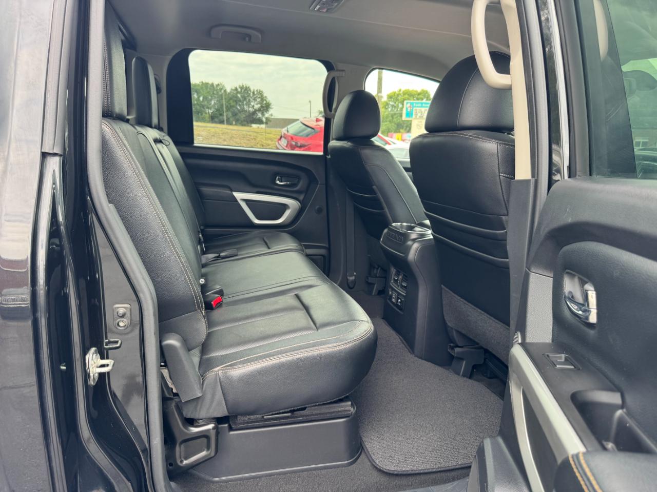 Nissan Titan SL Crew Cab 4WD 2019