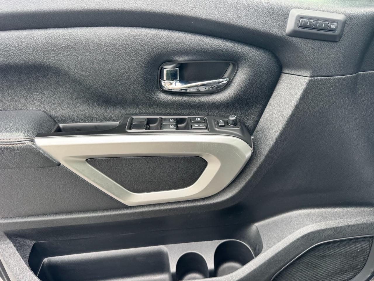 Nissan Titan SL Crew Cab 4WD 2019